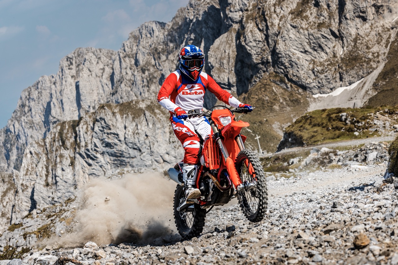 RR X-PRO 4T 350, vista editorial 1