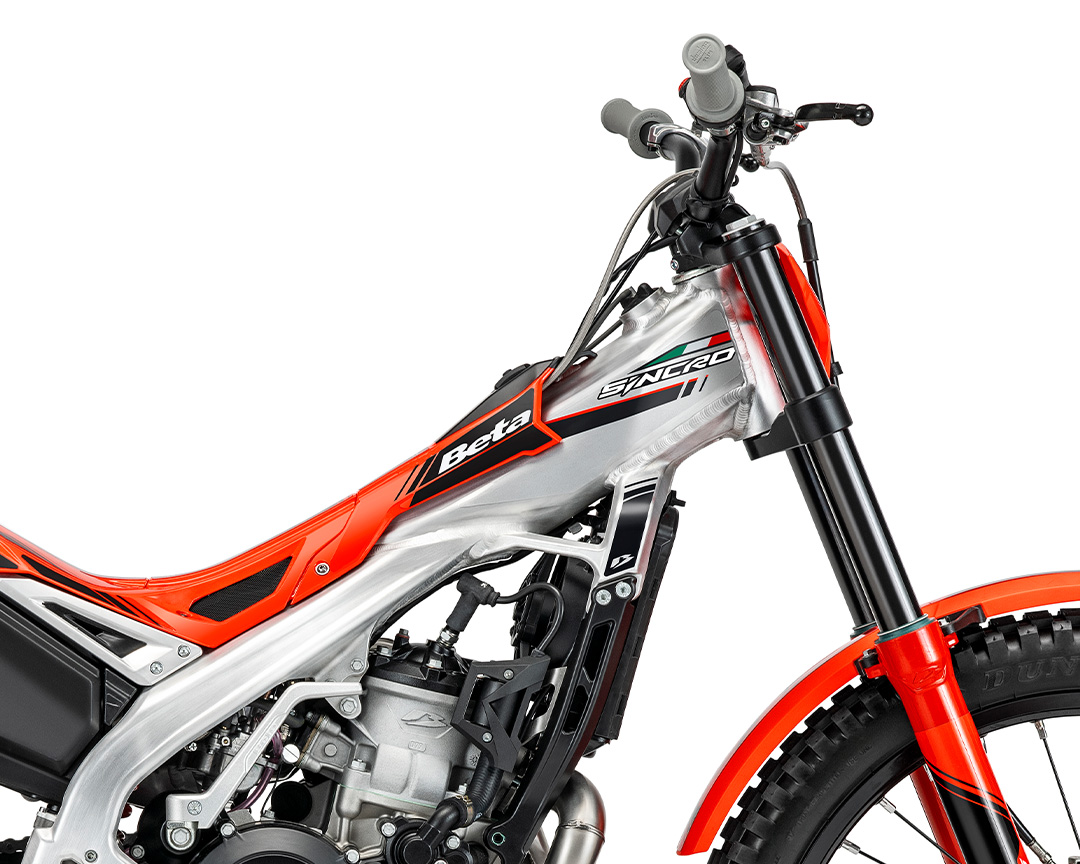 SINCRO 2T 250, vista editorial 3