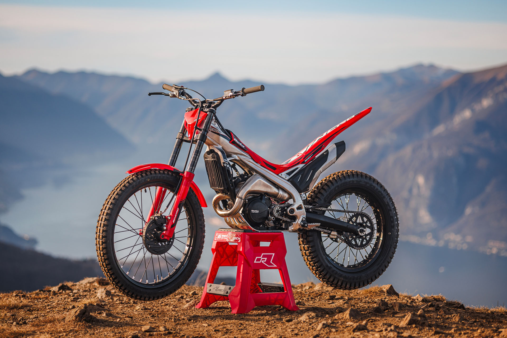 SINCRO 2T 300 SS, vista editorial 1